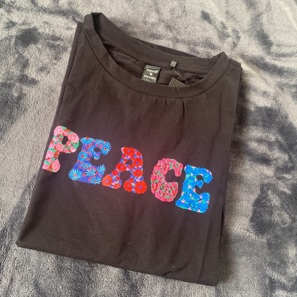 Black Tee w/ Flower Peace front logo